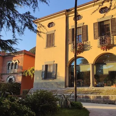 Riva - With Parking * Tavernola Bergamasca