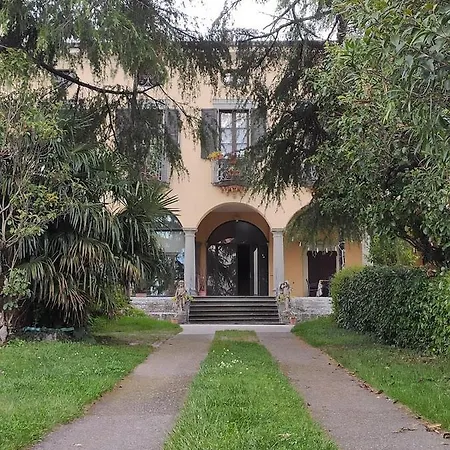 Apartment Riva - With Garden And Parking