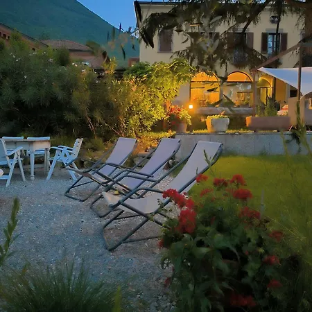 Riva - With Parking Apartment Tavernola Bergamasca